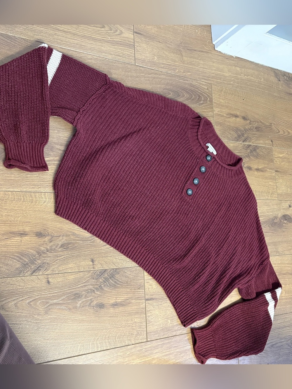 American Eagle Cropped Crewneck Henley Knit Women's Sweater in Burgundy XL
